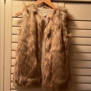 GAP Faux Fur Vest in Tan Kids XL/Women Small ❤️